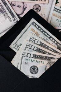How to save money on moving day